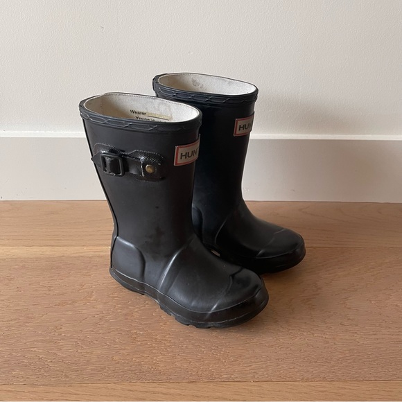 Hunter Other - YOUNG HUNTER Rain Boots in Black (UK SIZE 8)